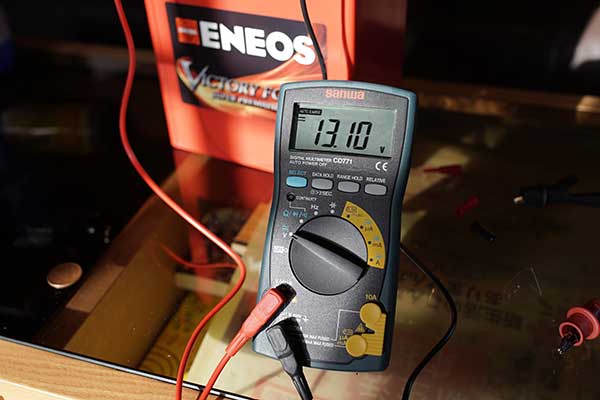 テスターCD771でバッテリーVFL-60B19Lの電圧を計測