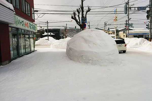 旭川　通りの雪の山