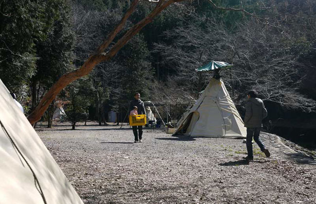 アウトドアベース 犬山キャンプ場とティピー