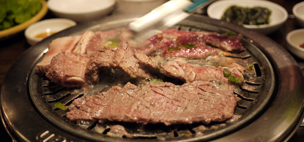 ミョンドンの焼肉店にて