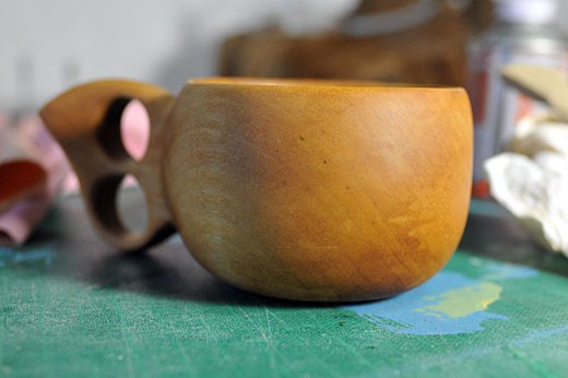 木地固め後の木製のカップ