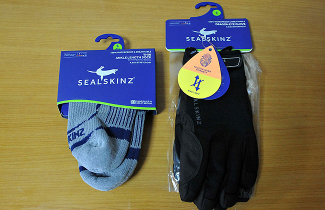 Sealskinzの防水ソックスとグローブ