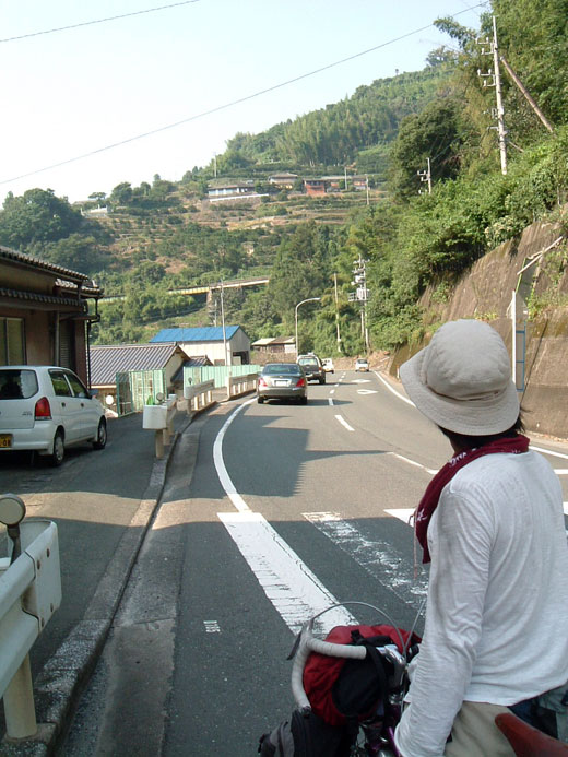 アップダウンの激しい四国の山道