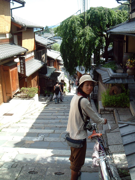 京都の街並みとランドナー