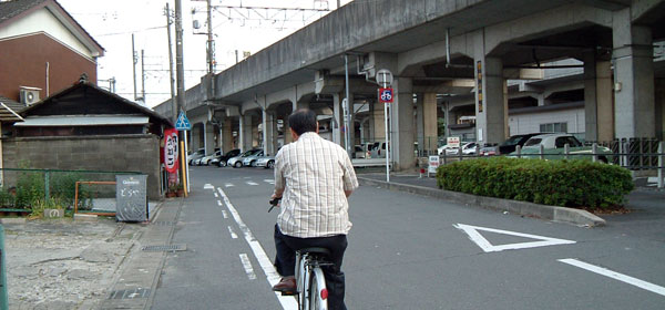 自転車に乗るしんぞうさん