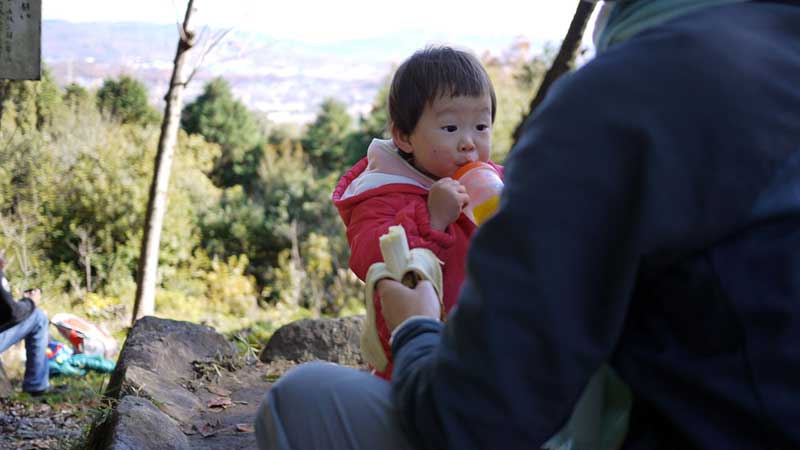 おやつを食べるさくちゃん