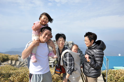 剣山の山頂で集合写真