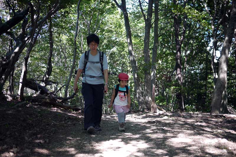 三方山の広い尾根