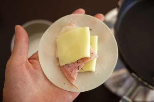 カルツォーネ ハム＆チーズのアメリカ風の作り方手順１