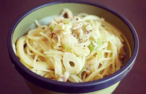 登山の料理　山でお湯を捨てないパスタ