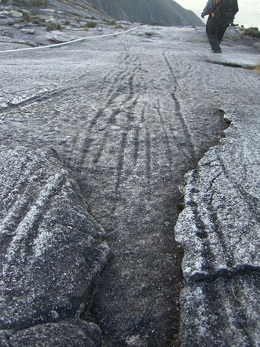 キナバル山　氷河の跡