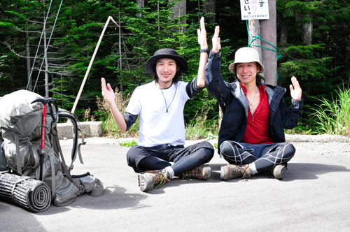 登山終了　白駒池の駐車場にて