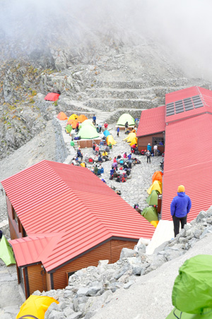 穂高岳山荘