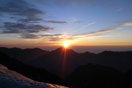 穂高岳山荘からの夜明け