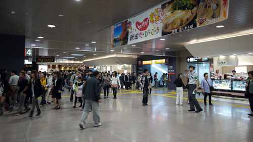 中野駅改札内の様子