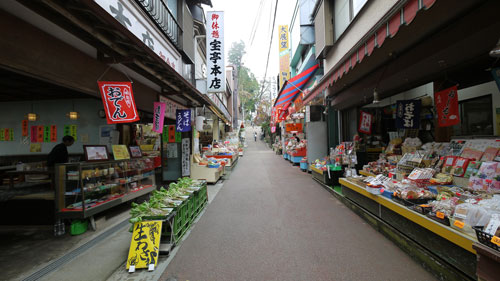 御岳山の商店街