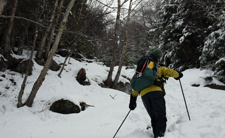 雪の南沢登山道の様子