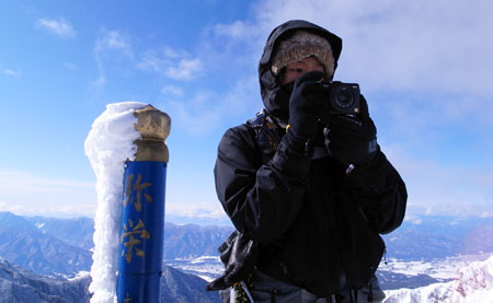 冬の赤岳の山頂から