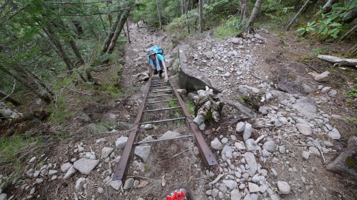 編笠山山頂付近のハシゴ