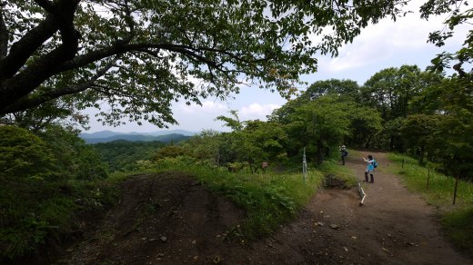 陣馬山の山頂付近