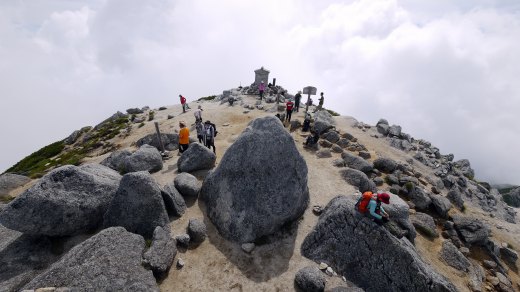 甲斐駒ケ岳の山頂