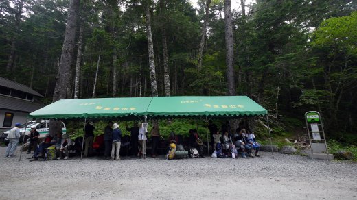 北沢峠　南アルプス林道バスの待合いスペース