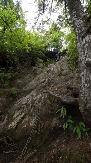 八丁尾根の様子１０　鎖場