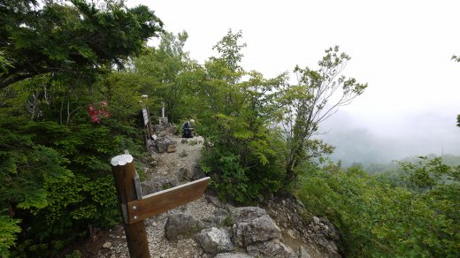 西岳の山頂の様子２