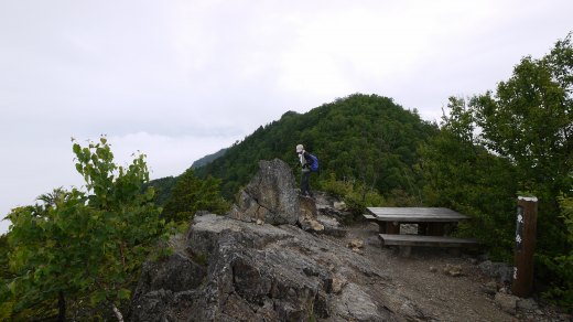 クリックして画像を拡大 東岳の山頂2