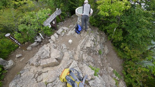 クリックして画像を拡大 両神山の山頂2