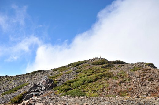 赤石岳避難小屋から見る赤石岳の山頂