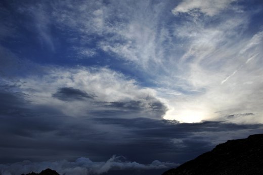 赤石岳からみた空