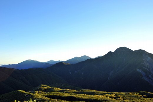 烏帽子岳から、仙丈ヶ岳、甲斐駒ケ岳、北岳、間ノ岳、農鳥岳、塩見岳を望む