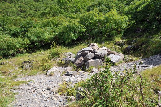 荒川岳カール前の小広場