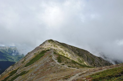 荒川中岳への稜線と山頂