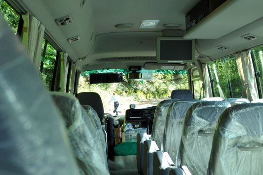 井川観光協会の登山者無料送迎バス　車内