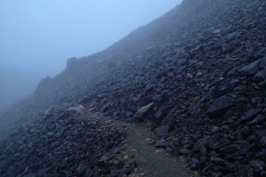 赤石岳山頂付近 大斜面のトラバースの様子