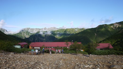 常念小屋と槍ヶ岳