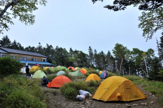 三伏峠小屋のテント場