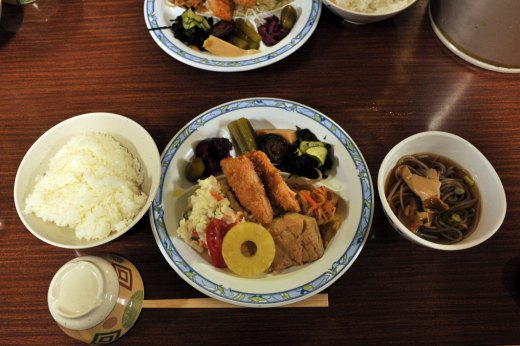 三伏峠小屋の夕食