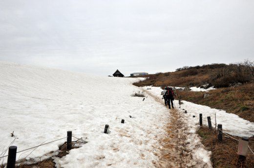 伊吹山山頂の残雪