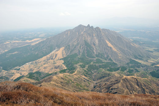 高岳東峰から見る根子岳