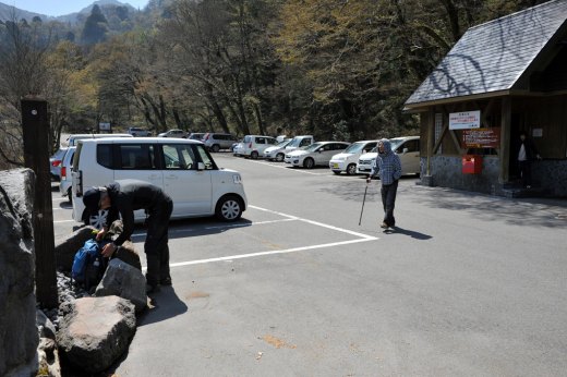 大山橋隣の駐車場