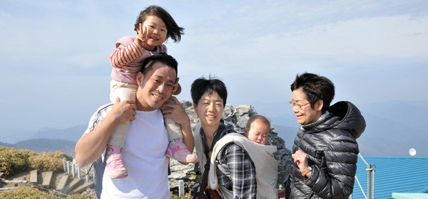 剣山の山頂付 姉家族と母親