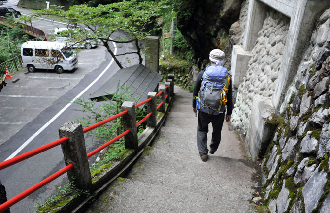 奥多摩の金袋山　登山口付近