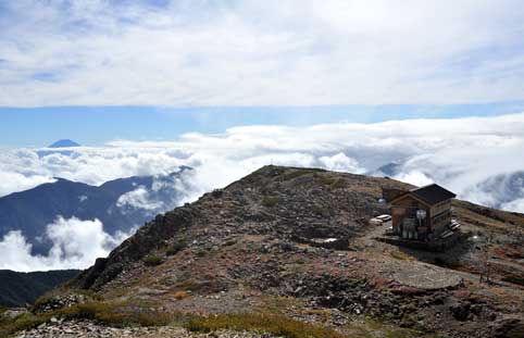 赤石岳避難小屋