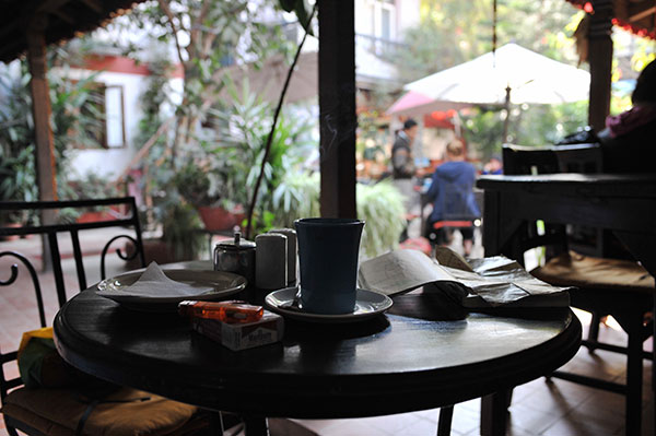 カトマンズのカフェで朝食