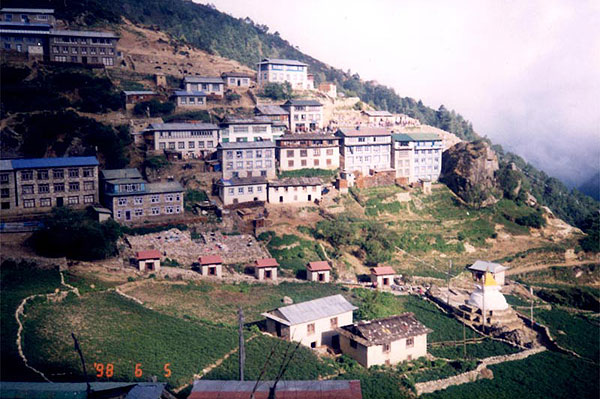 ネパール　ナムチェ