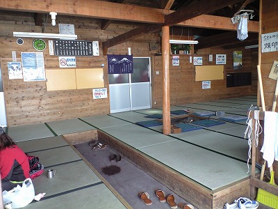 山小屋の仮眠所