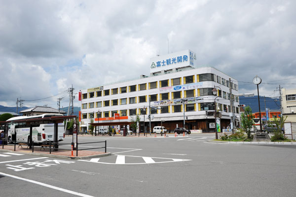 そらのした河口湖駅前店のある駅前ビル